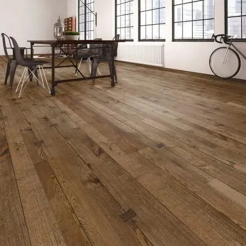 Arbeitsplatz mit Landhausdielen Eiche Rovereto, Fahrrad an der Wand